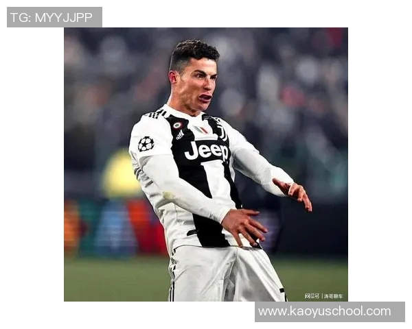 欧冠赛场惊现奇葩时刻球迷闯入抢夺C罗珍贵球衣 欧冠赛场惊现奇葩时刻球迷闯入抢夺C罗珍贵球衣